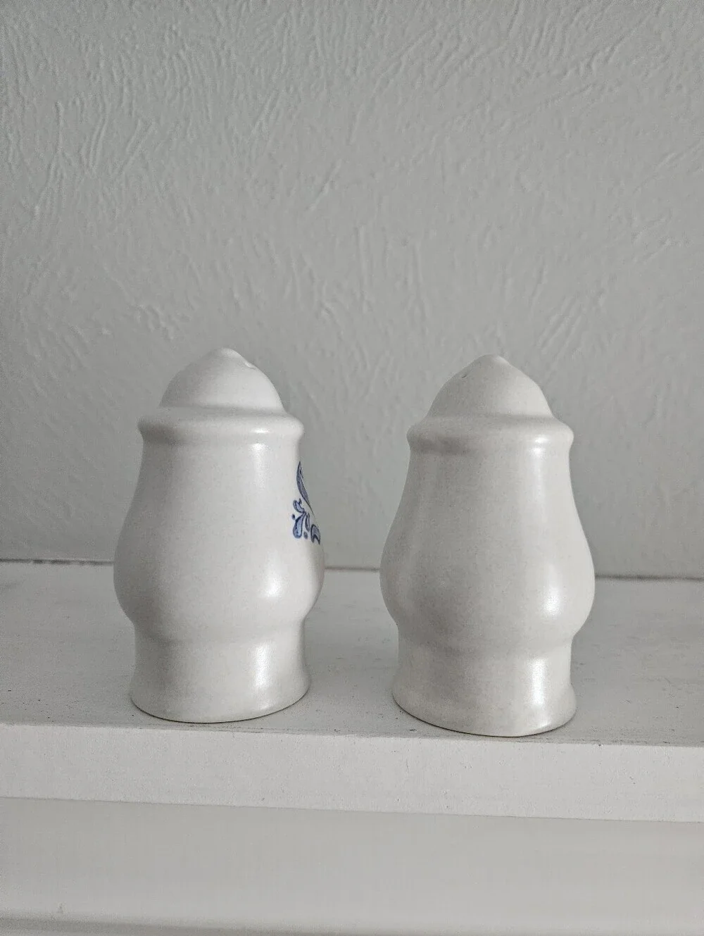 Vintage Pfaltzgraff Yorktowne Pattern Stoneware Salt And Pepper Shakers Set